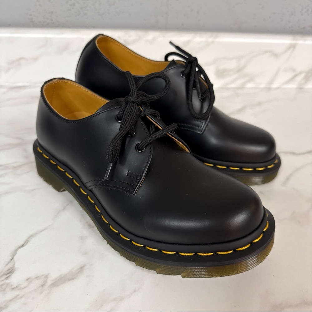 Dr. Martens 11837 Classic Leather Black Oxford Lace Up Shoes Low 3 Hole WMN 6